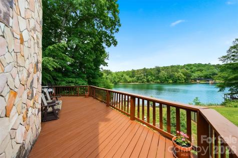 1925 Lake Acres Drive Hickory NC 28601
