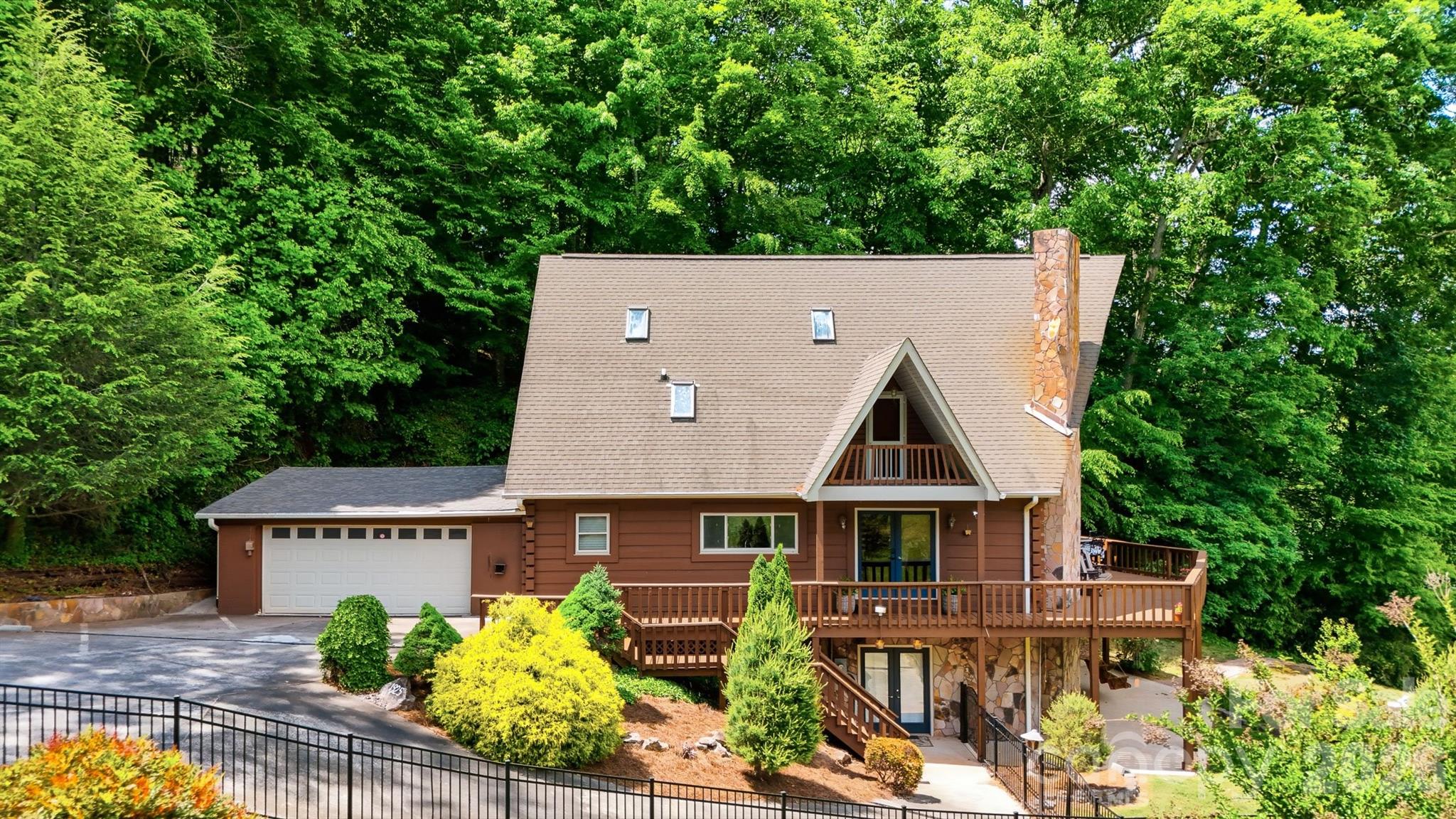 1925 Lake Acres Drive Hickory NC 28601