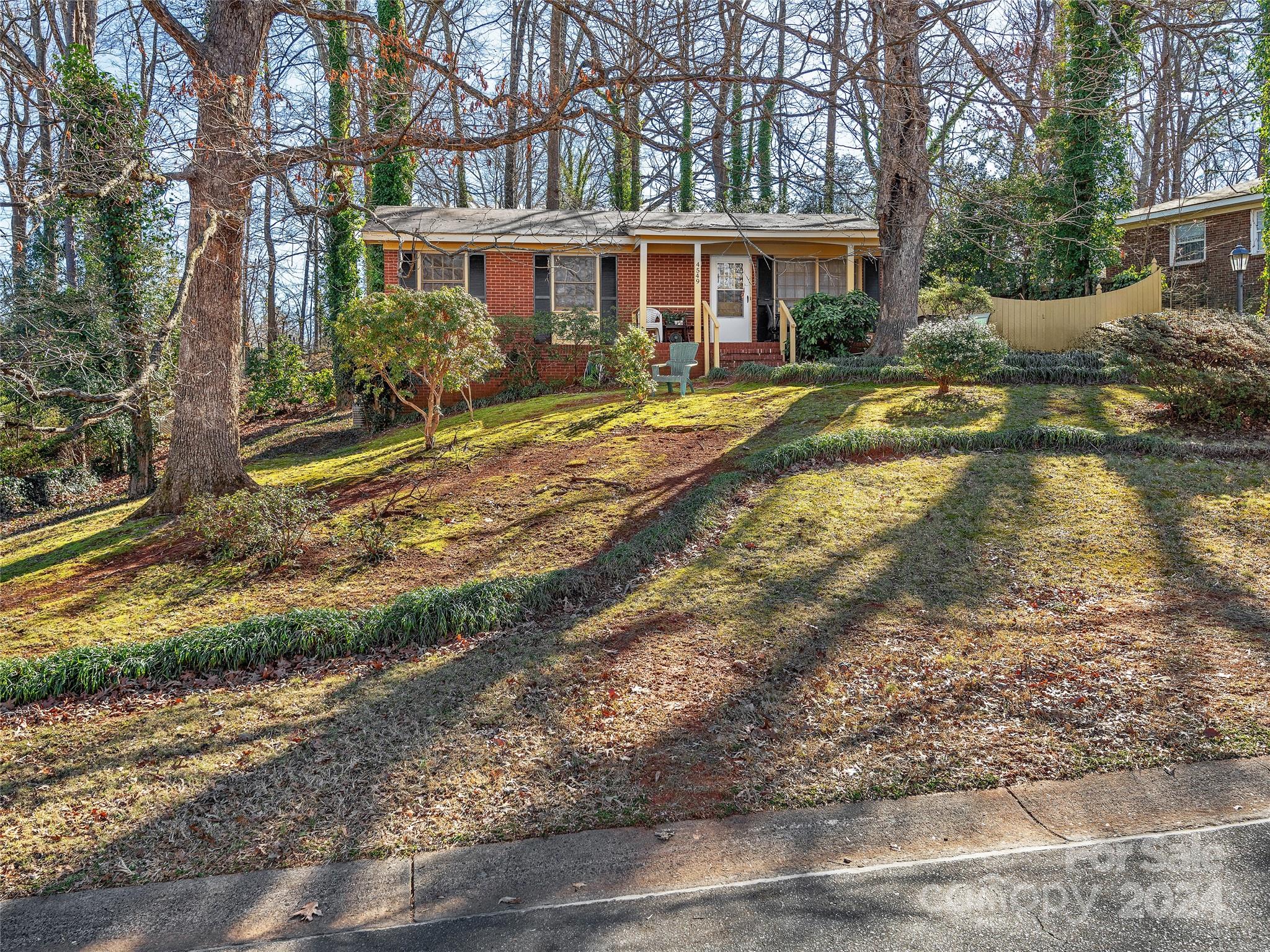 4549 Gainesborough Road Charlotte NC 28205