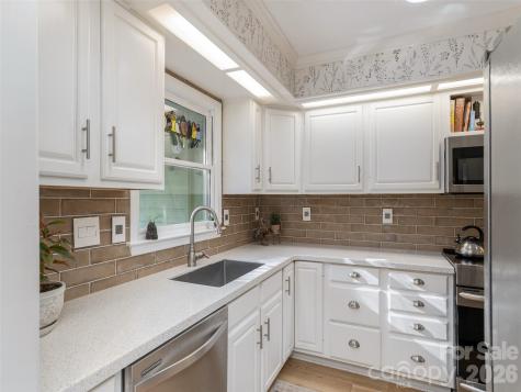 128 Camellia Way Hendersonville NC 28739