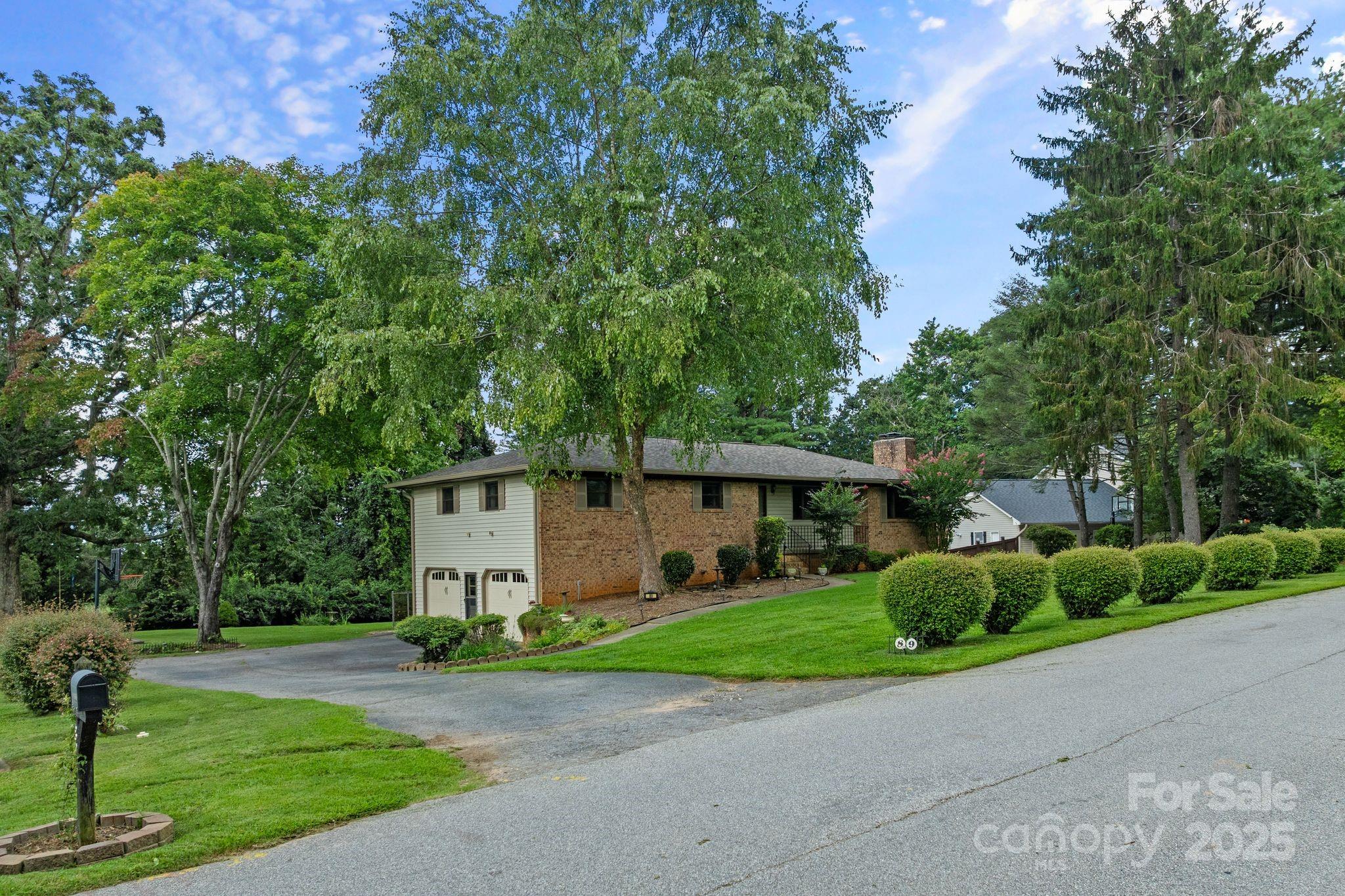 89 Braddock Way Asheville NC 28803