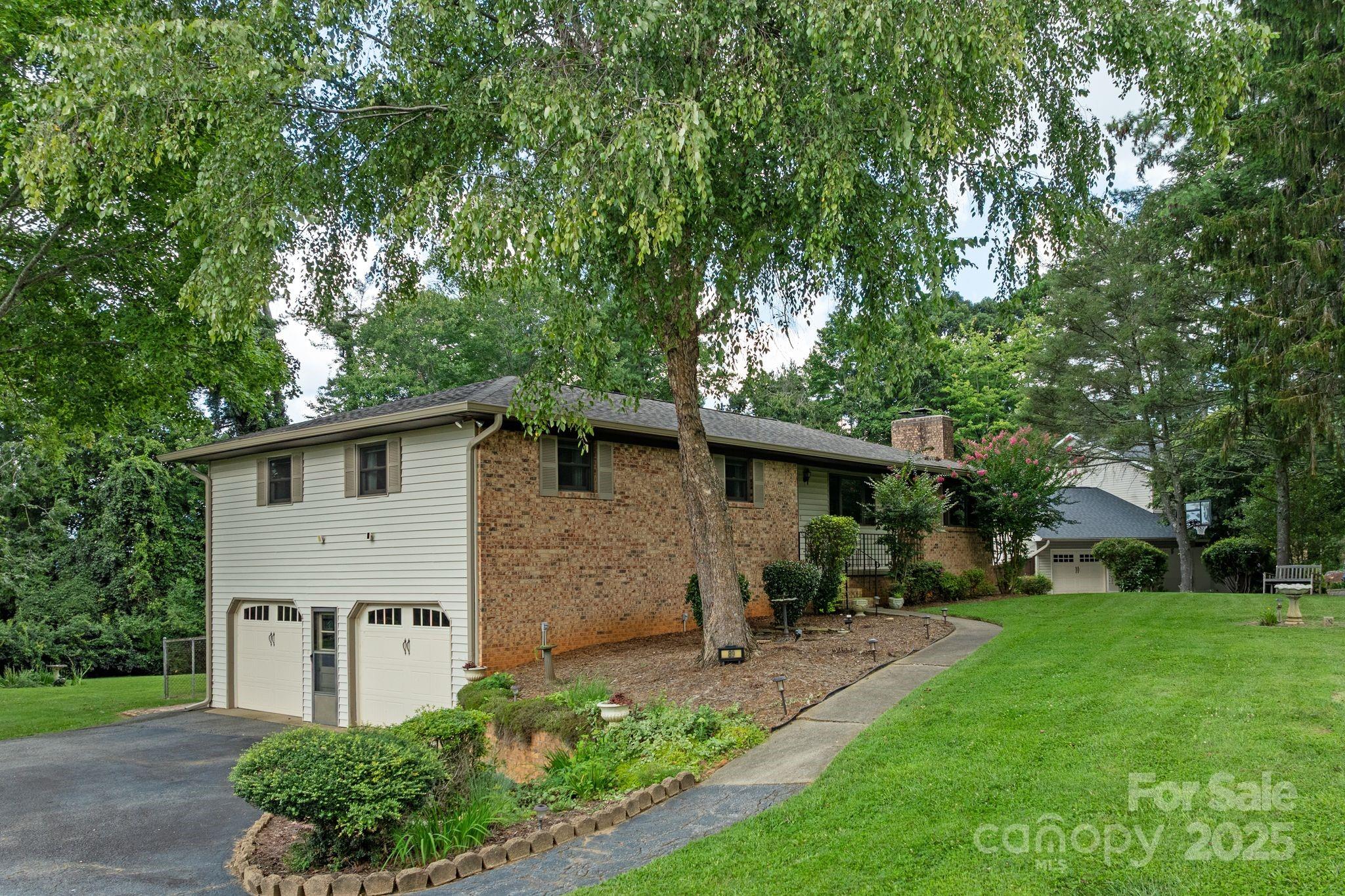 89 Braddock Way Asheville NC 28803