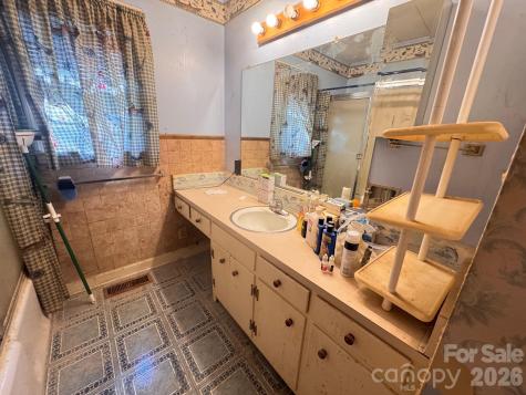 1102 Afton Drive Lenoir NC 28645