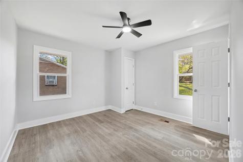 553 Derrydowne Drive Charlotte NC 28213