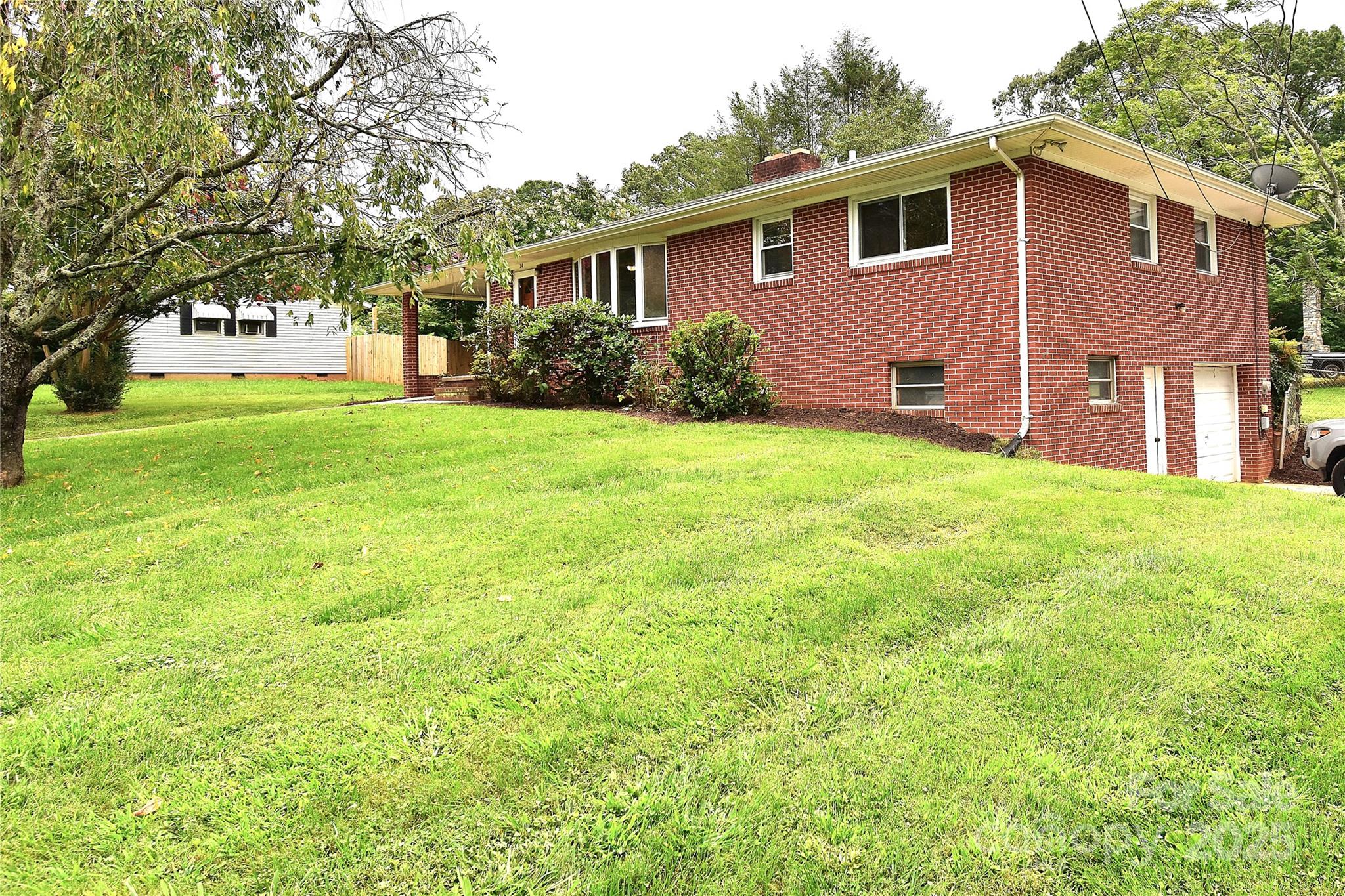 20 Sand Hill School Road Asheville NC 28806