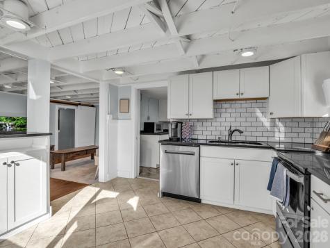 609 Edgewood Avenue Hendersonville NC 28792