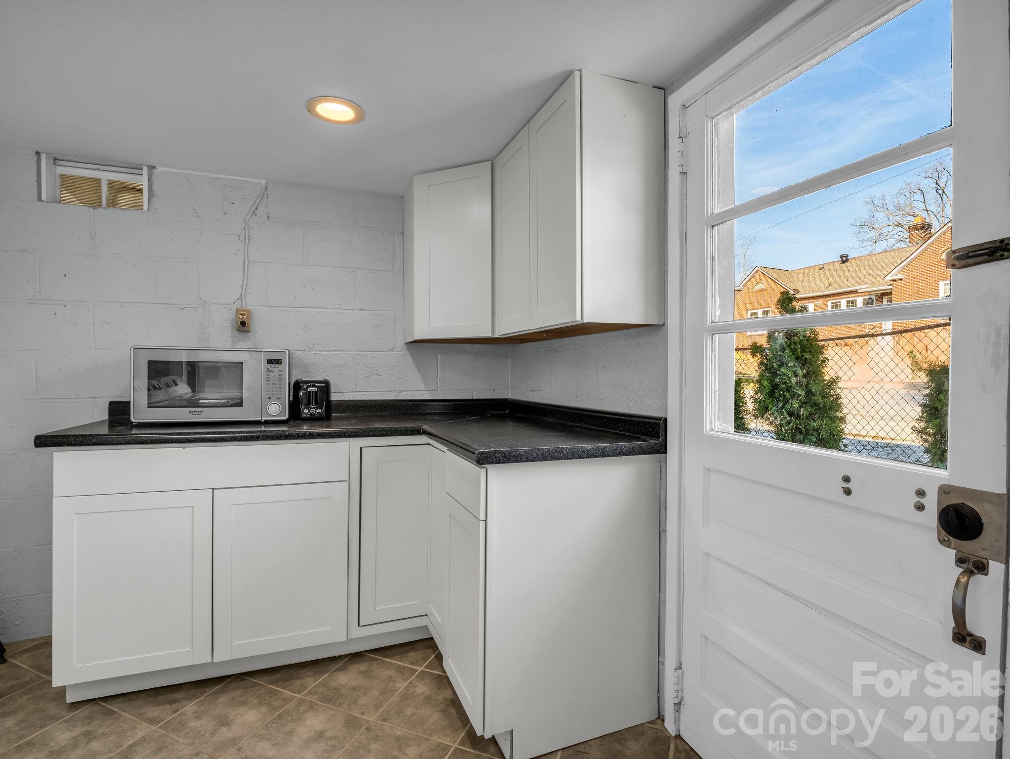 609 Edgewood Avenue Hendersonville NC 28792