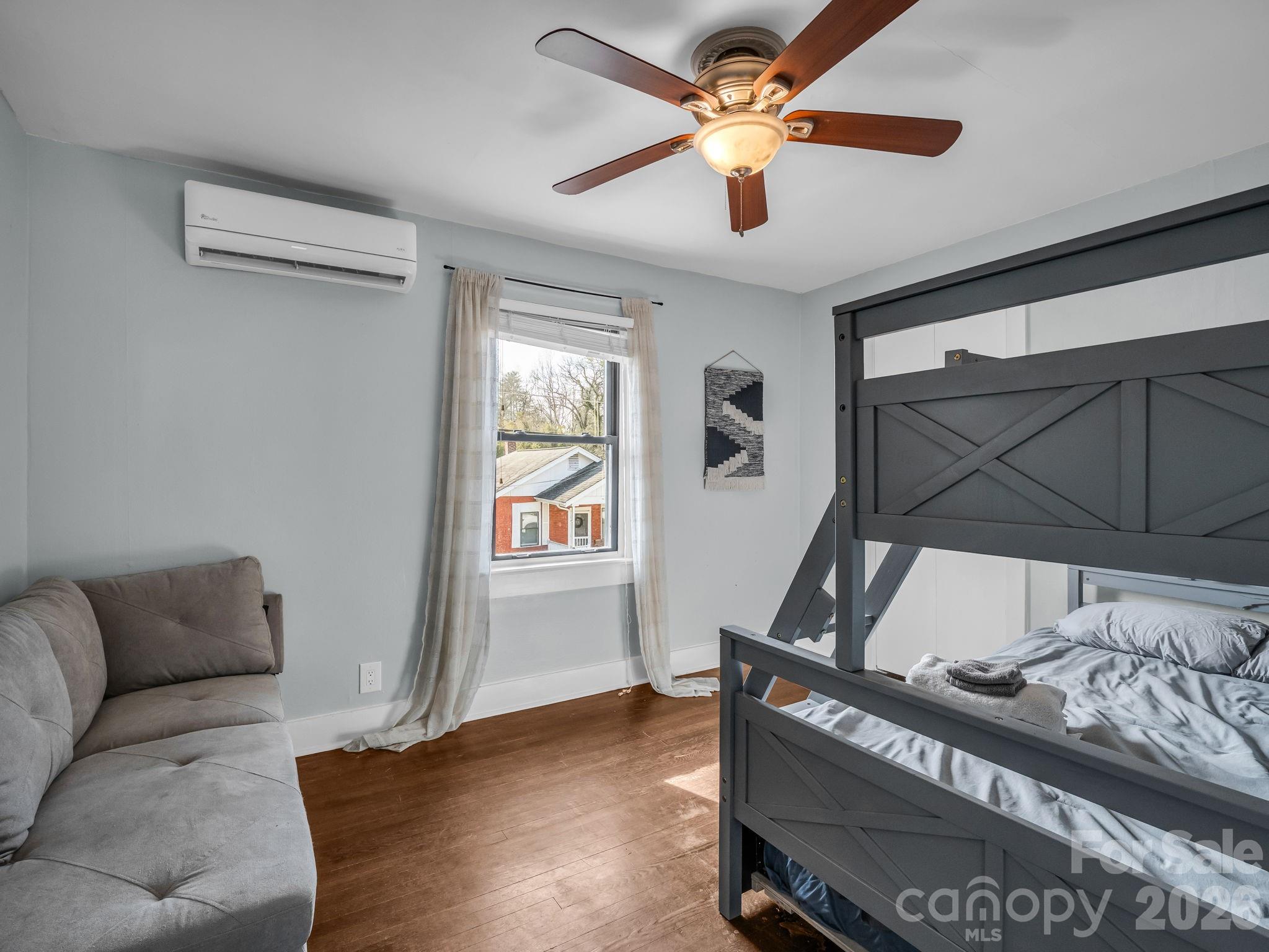 609 Edgewood Avenue Hendersonville NC 28792
