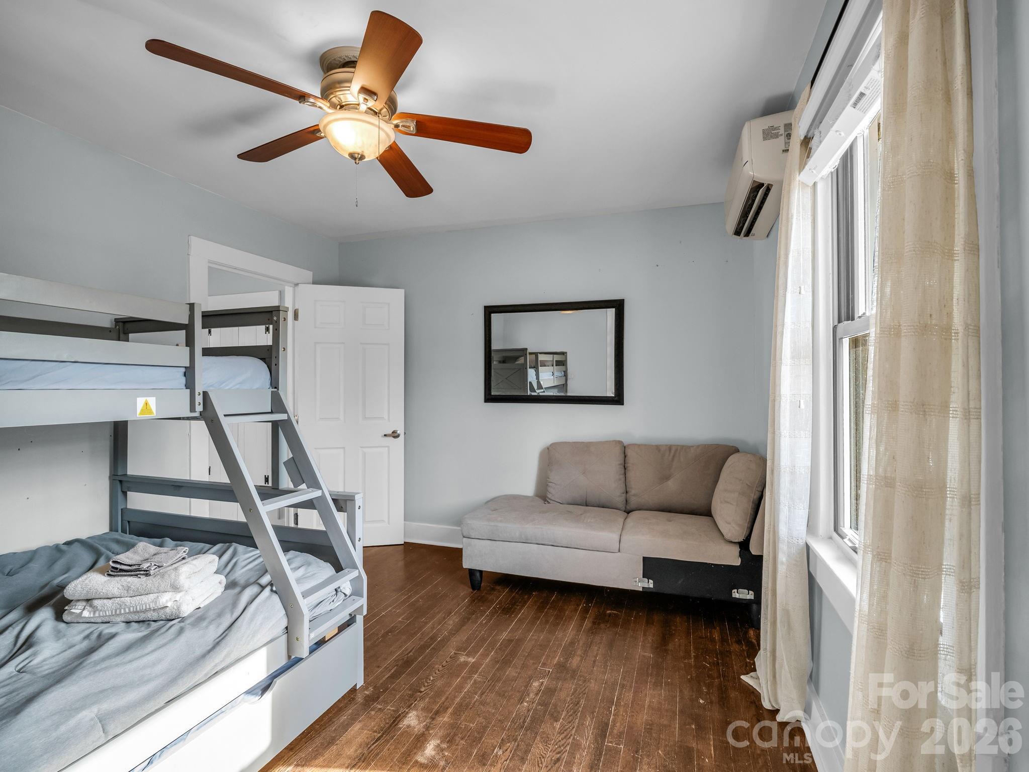 609 Edgewood Avenue Hendersonville NC 28792