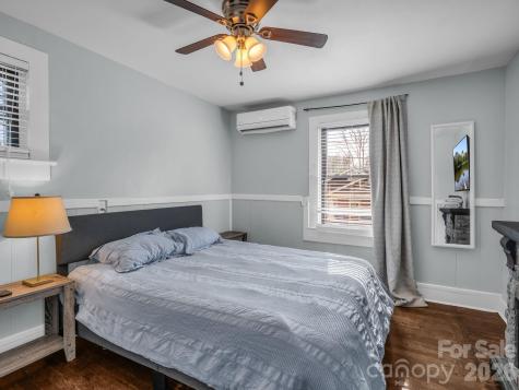 609 Edgewood Avenue Hendersonville NC 28792