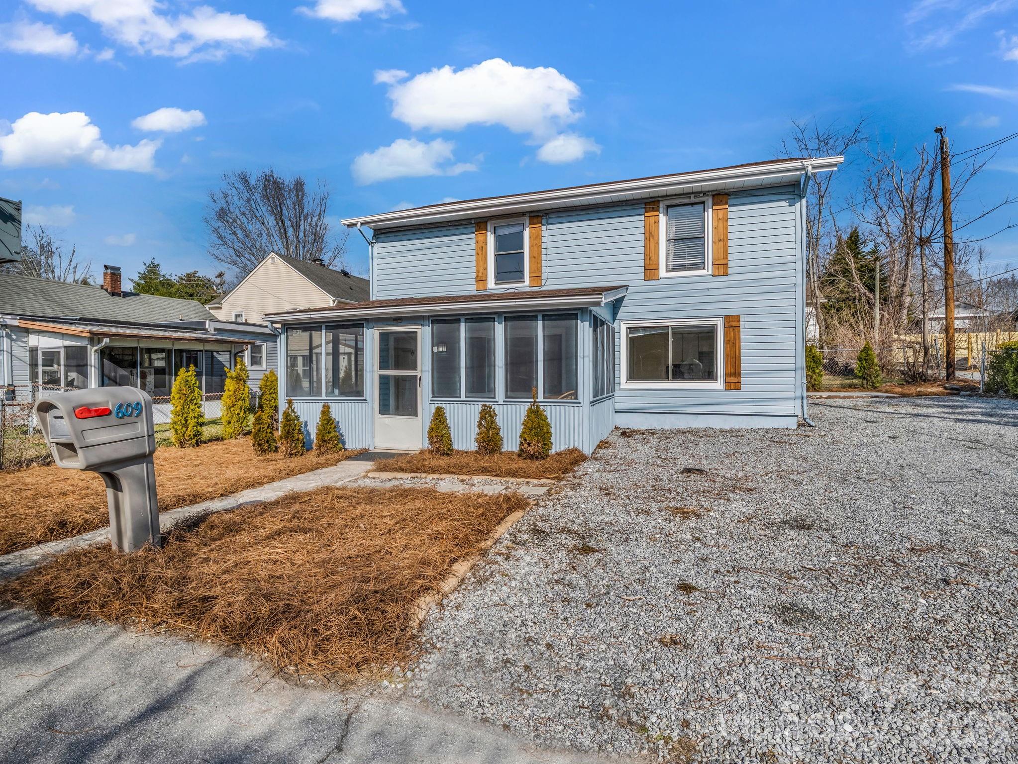 609 Edgewood Avenue Hendersonville NC 28792