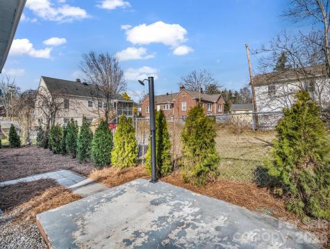 609 Edgewood Avenue Hendersonville NC 28792