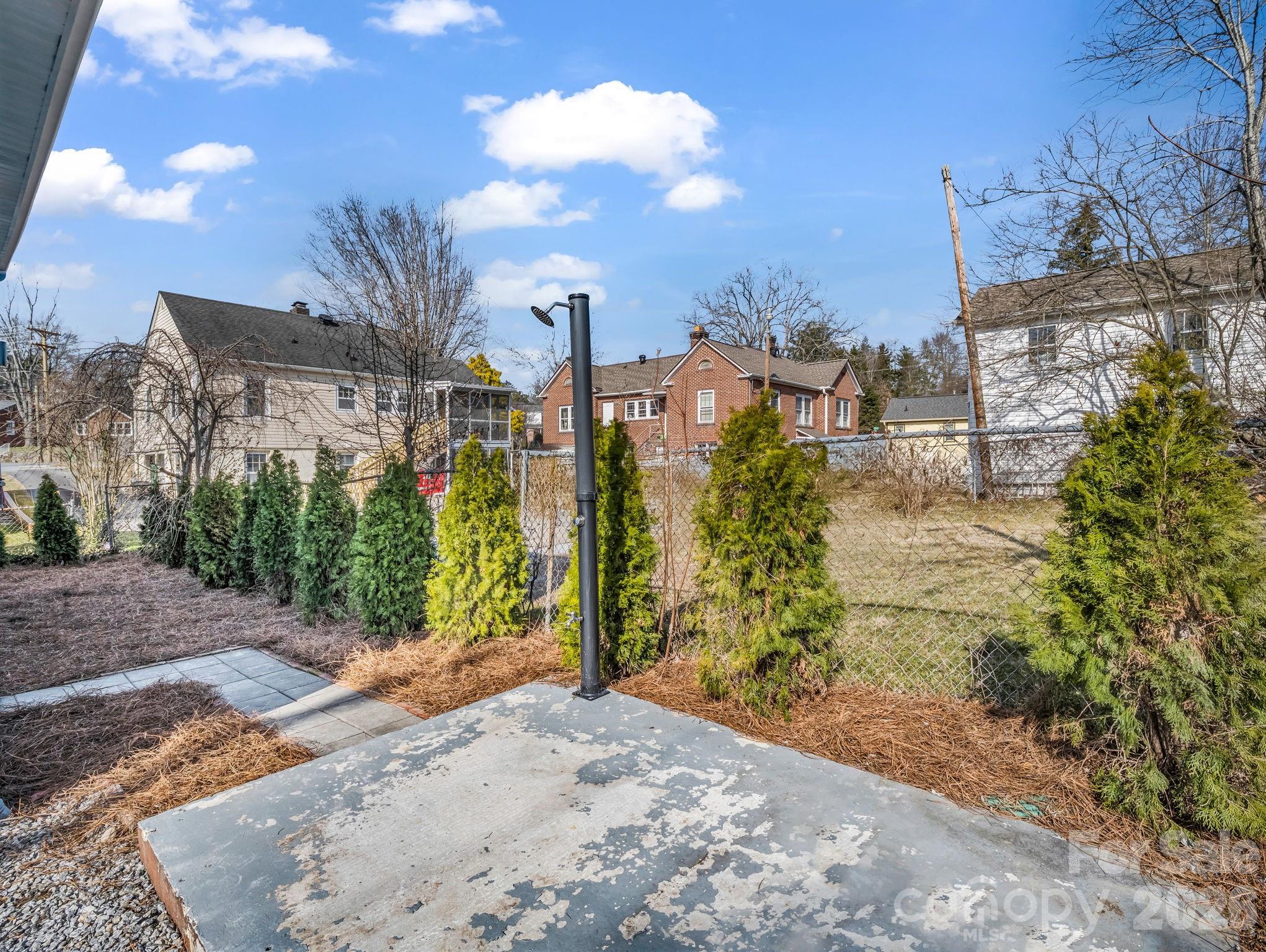 609 Edgewood Avenue Hendersonville NC 28792