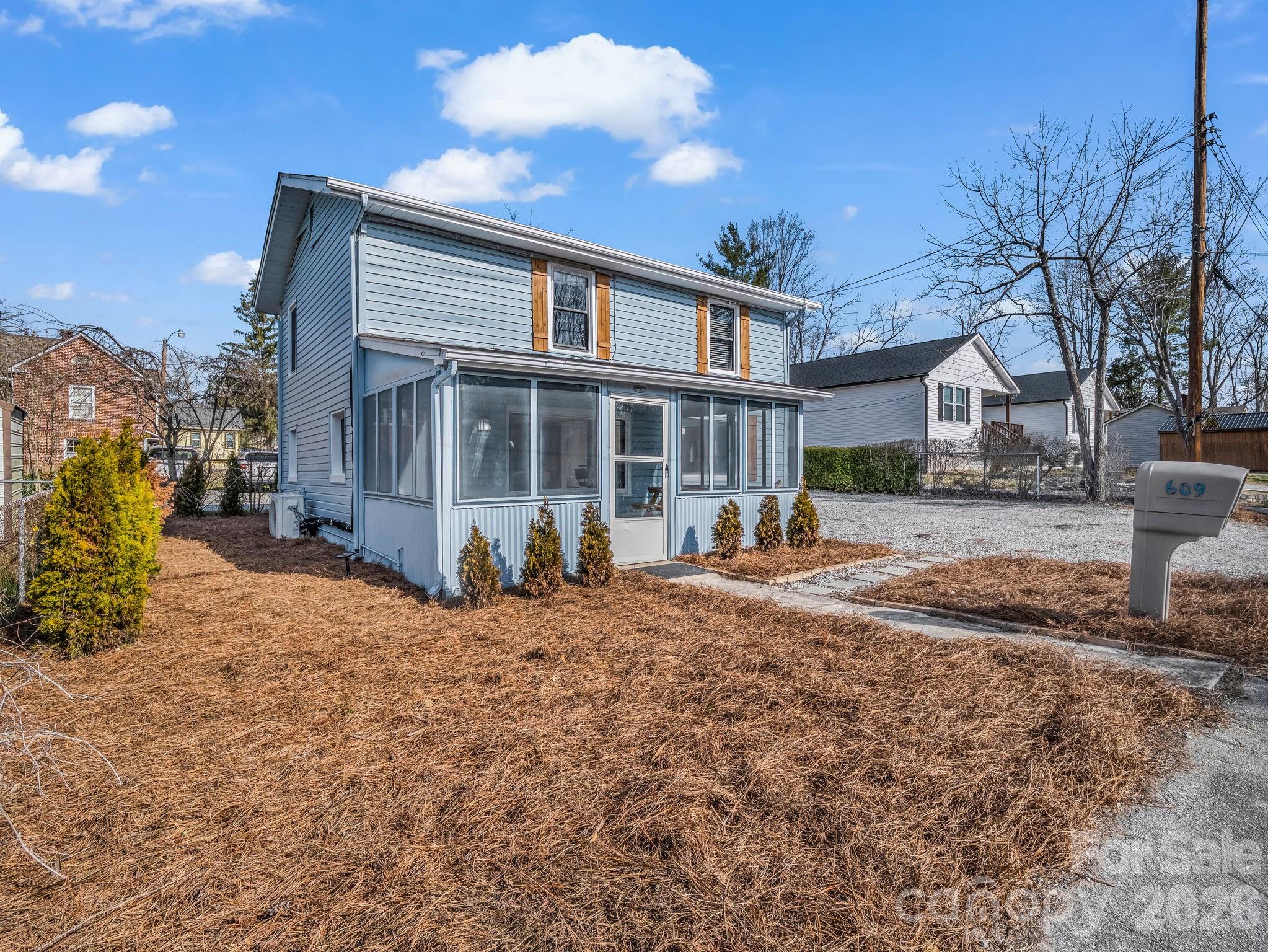 609 Edgewood Avenue Hendersonville NC 28792