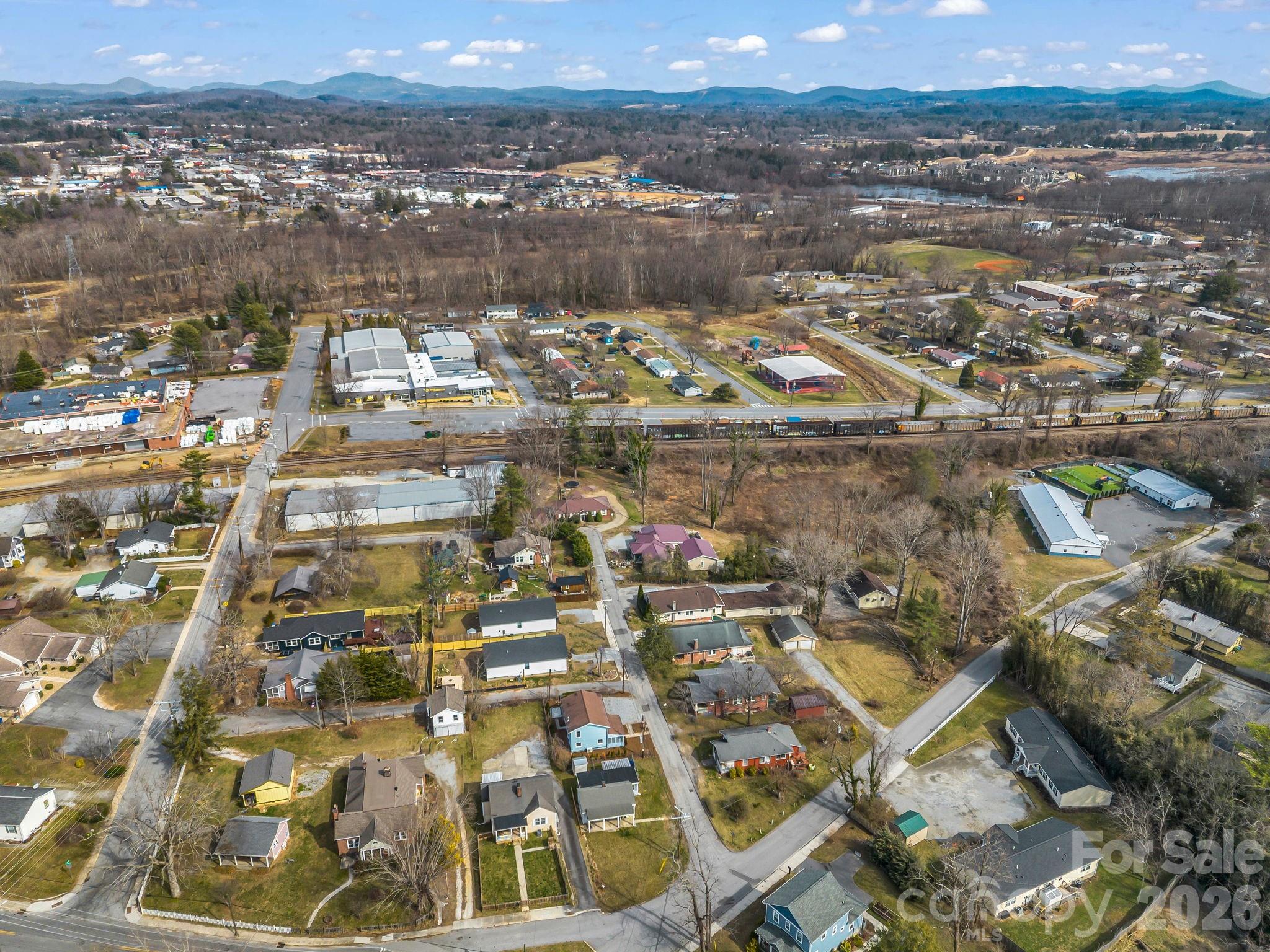609 Edgewood Avenue Hendersonville NC 28792