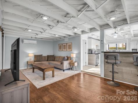 609 Edgewood Avenue Hendersonville NC 28792