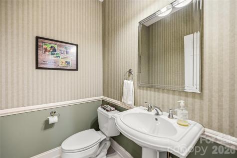 135 Crossvine Trail Hendersonville NC 28739