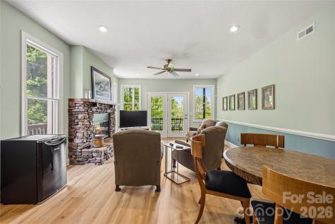 135 Crossvine Trail Hendersonville NC 28739
