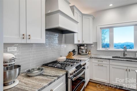 98 Rock Cliff Way Hendersonville NC 28791