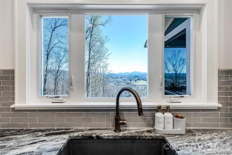 98 Rock Cliff Way Hendersonville NC 28791