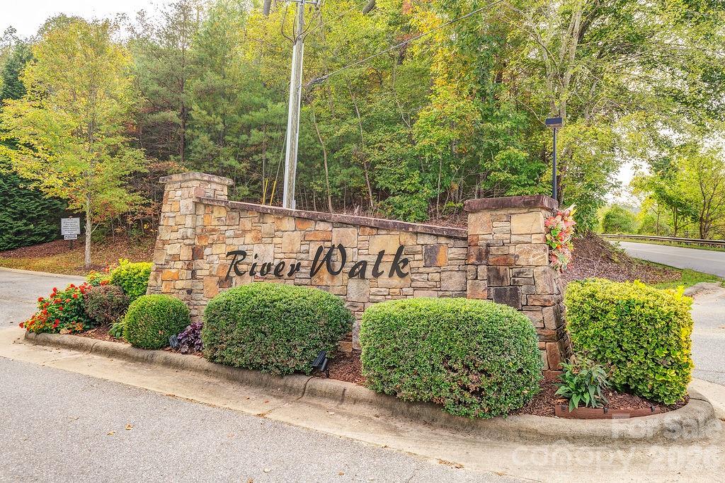 7 Breyerton Court Asheville NC 28804