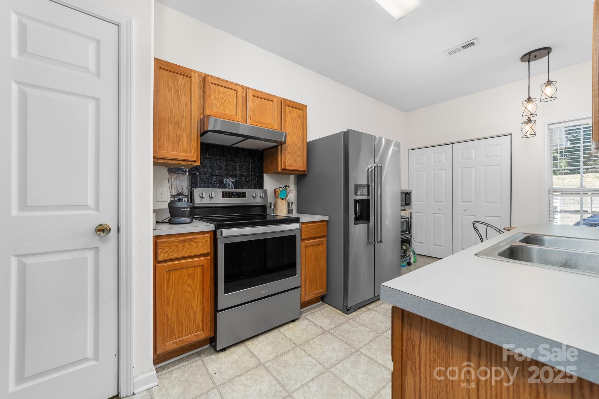 4313 Eaves Lane Charlotte NC 28215