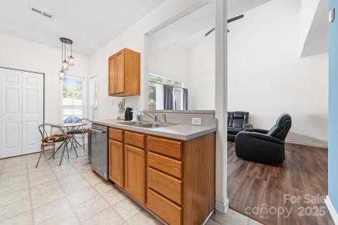 4313 Eaves Lane Charlotte NC 28215