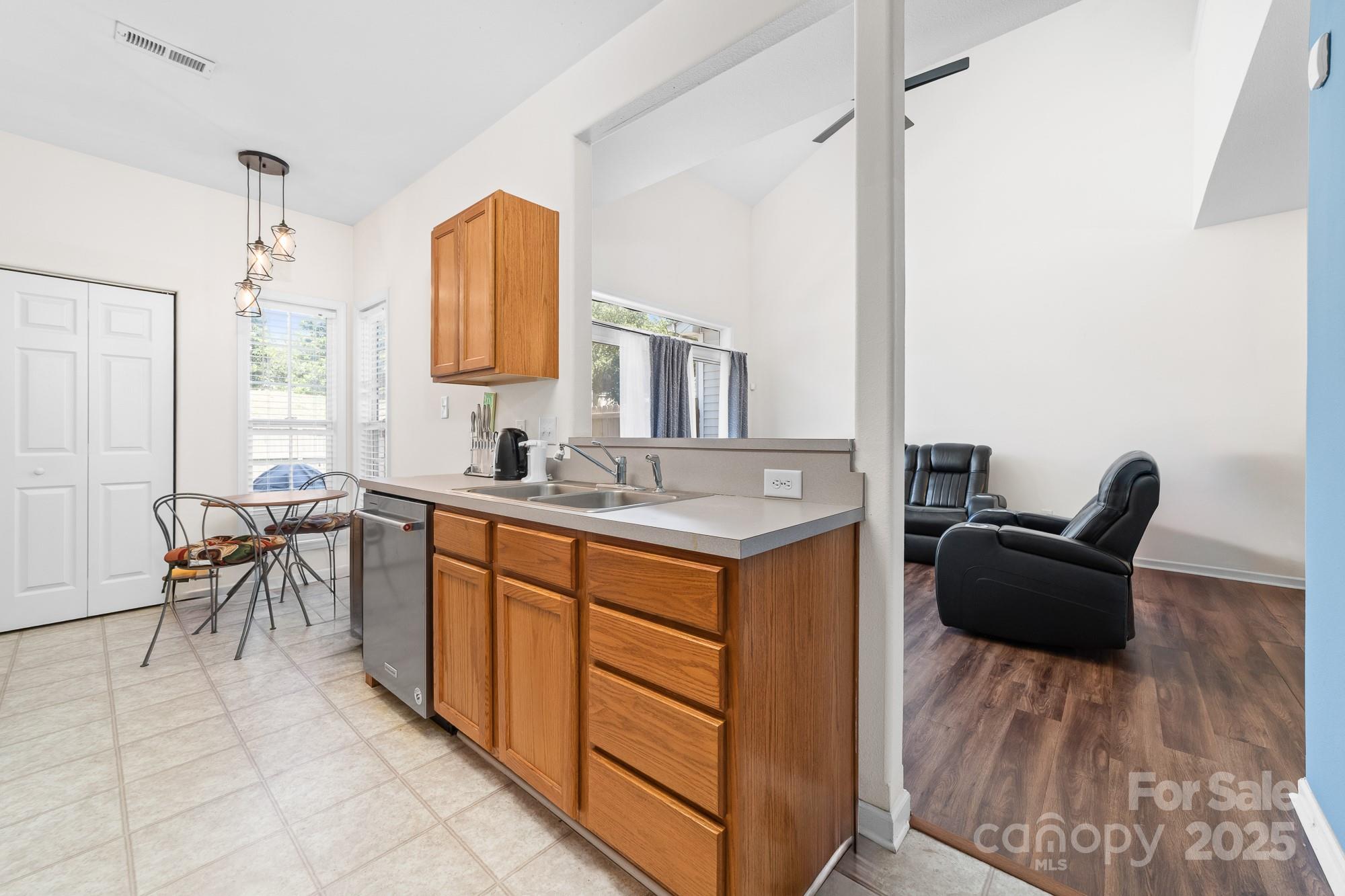 4313 Eaves Lane Charlotte NC 28215