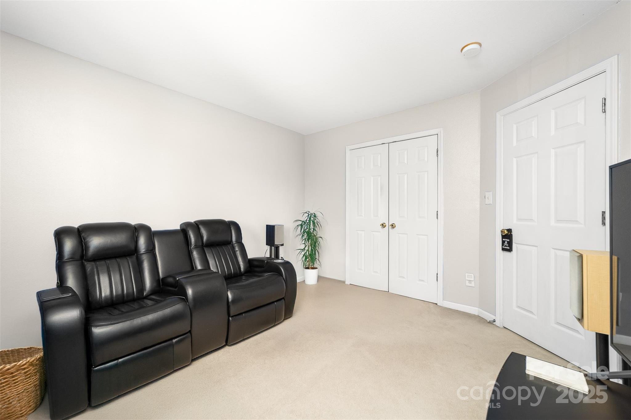 4313 Eaves Lane Charlotte NC 28215