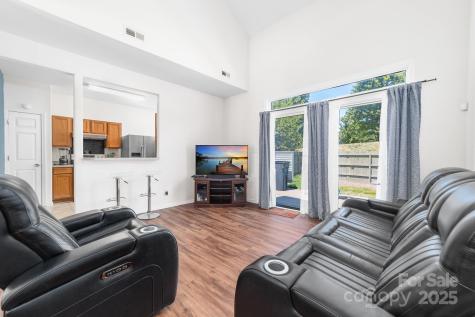 4313 Eaves Lane Charlotte NC 28215