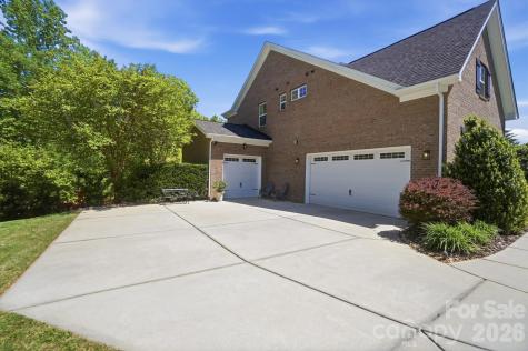 727 Misty Arbor Ford Clover SC 29710