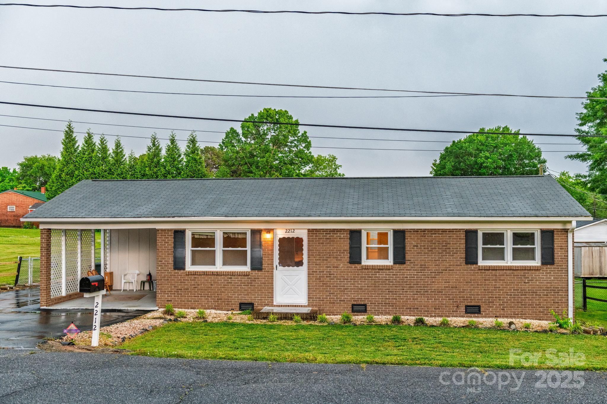 2212 10th Avenue NE Hickory NC 28601