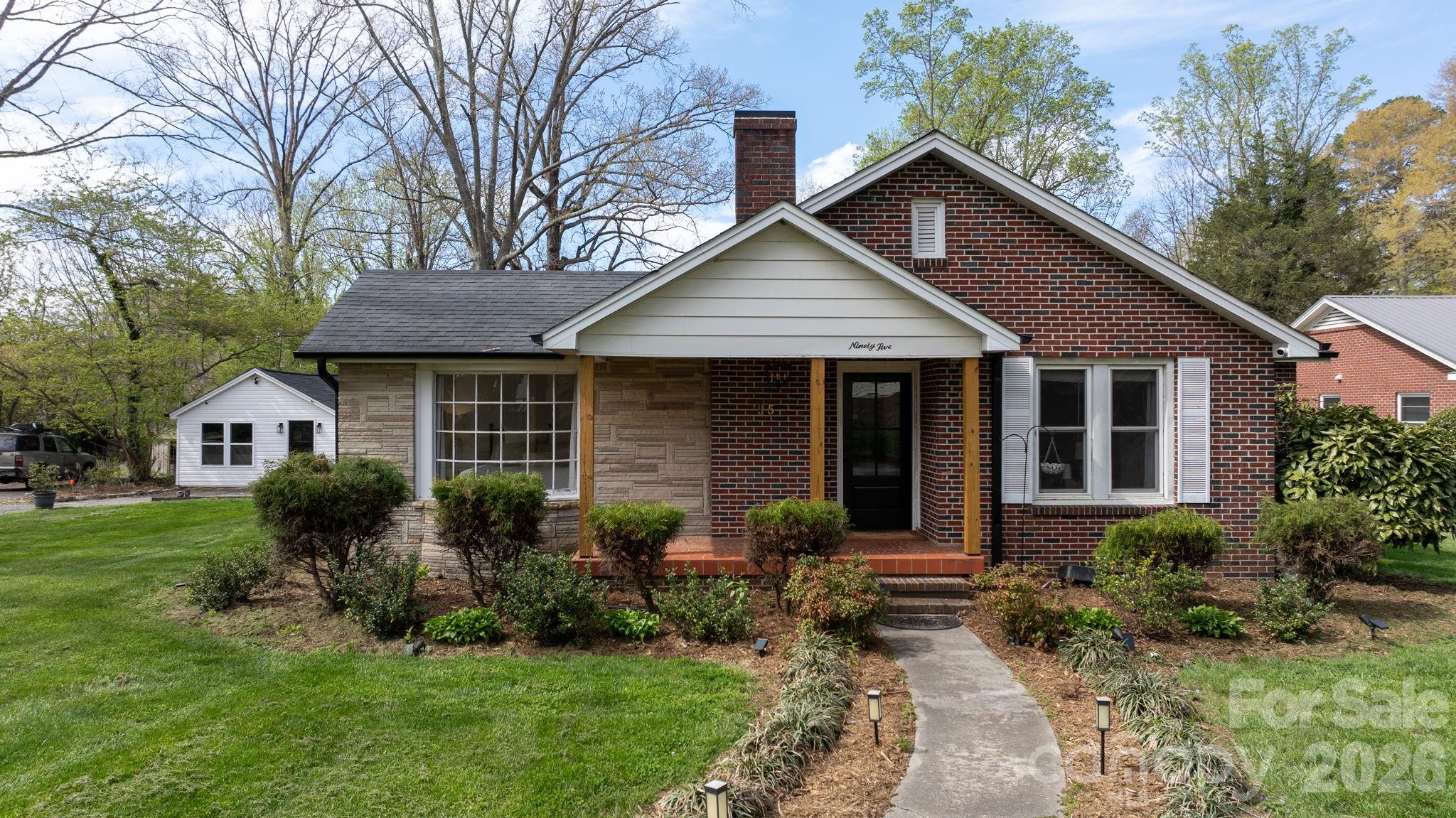 95 18th Avenue NW Hickory NC 28601