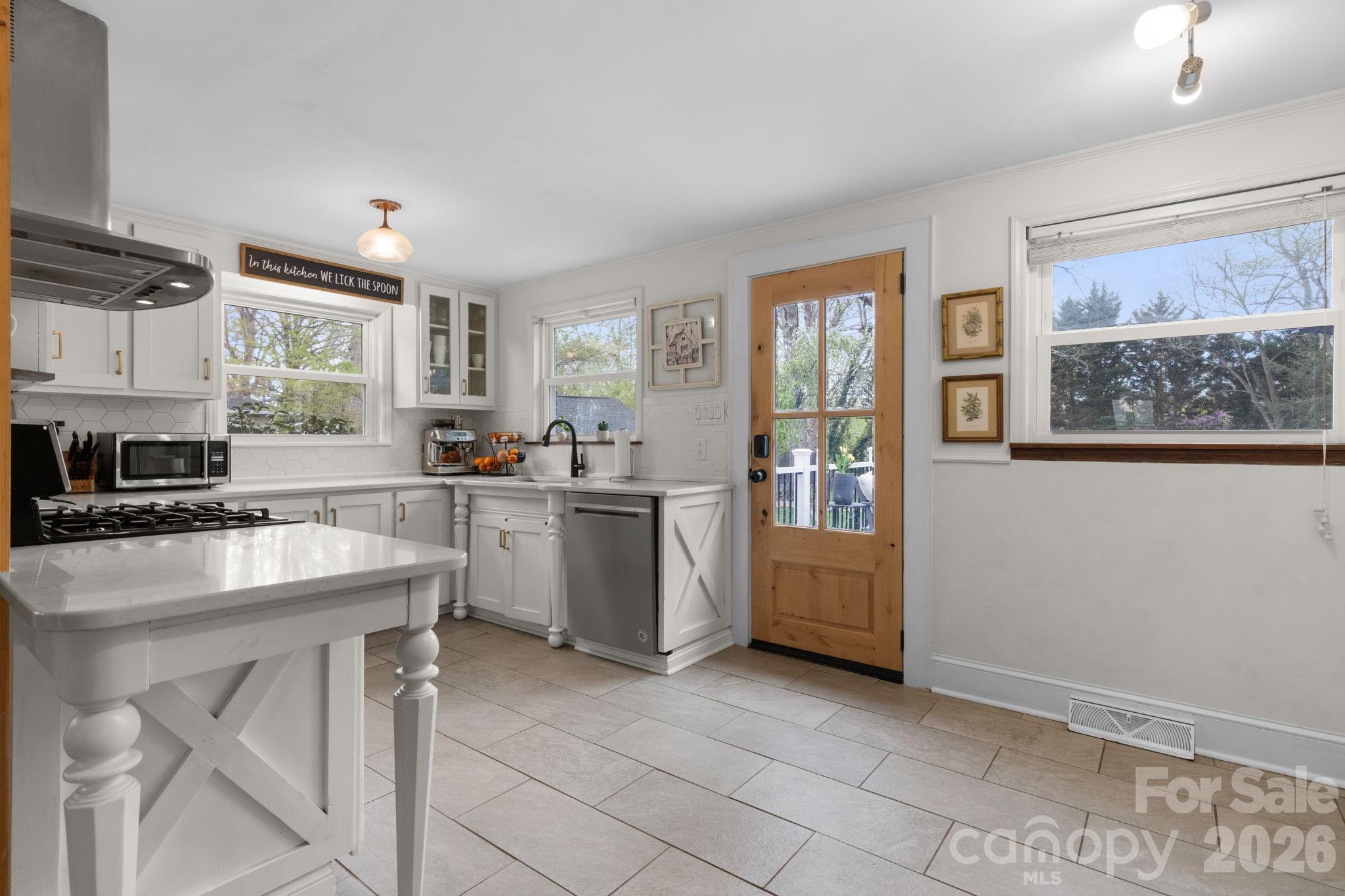 95 18th Avenue NW Hickory NC 28601