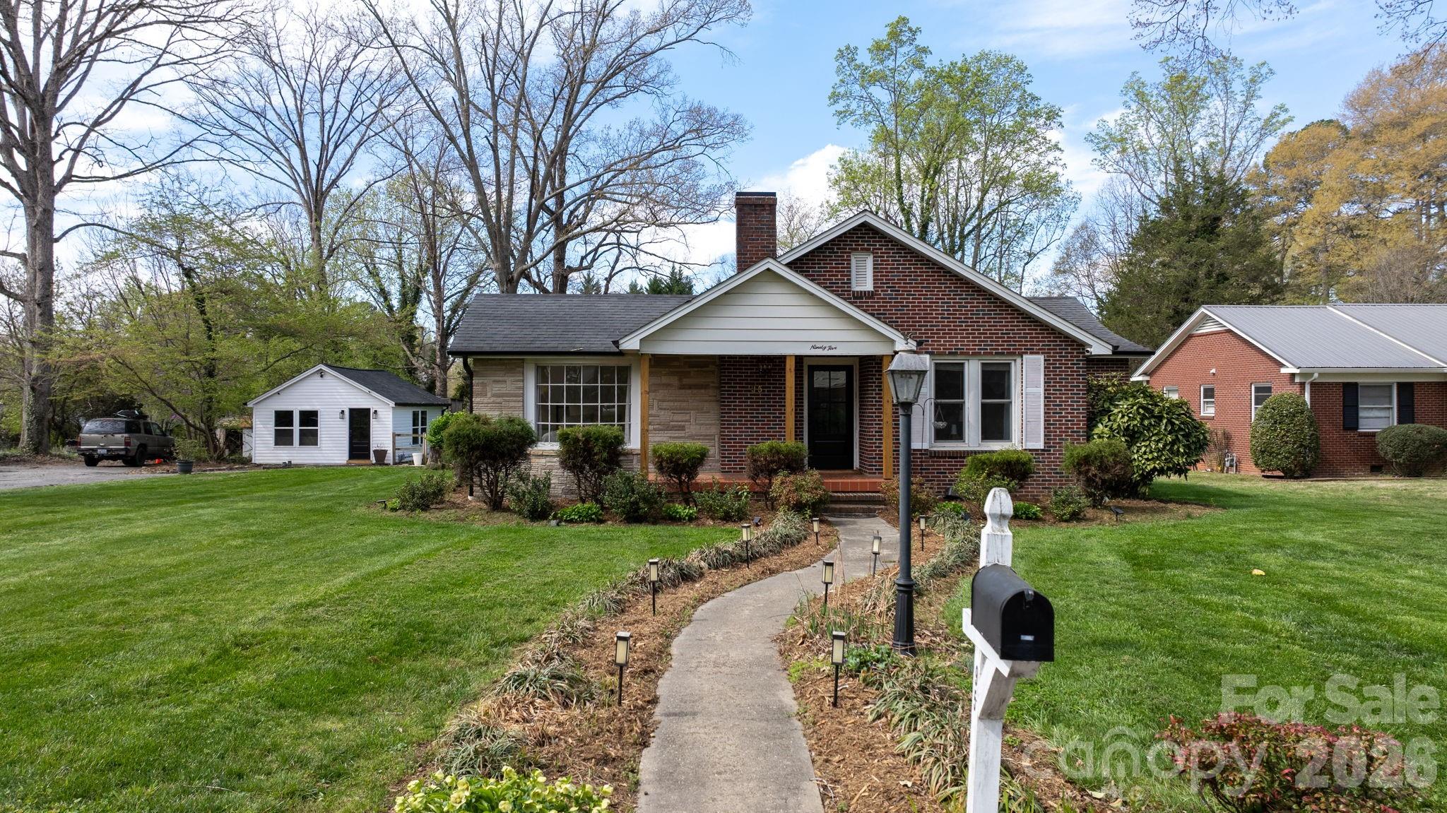 95 18th Avenue NW Hickory NC 28601