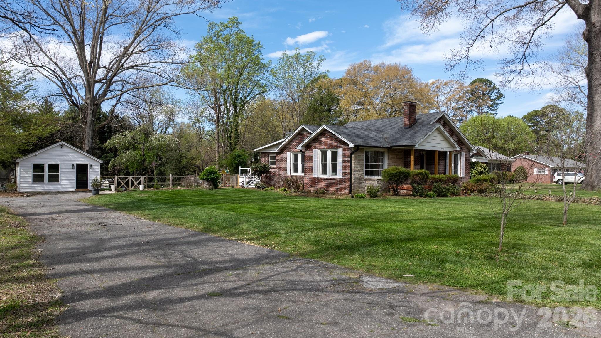 95 18th Avenue NW Hickory NC 28601