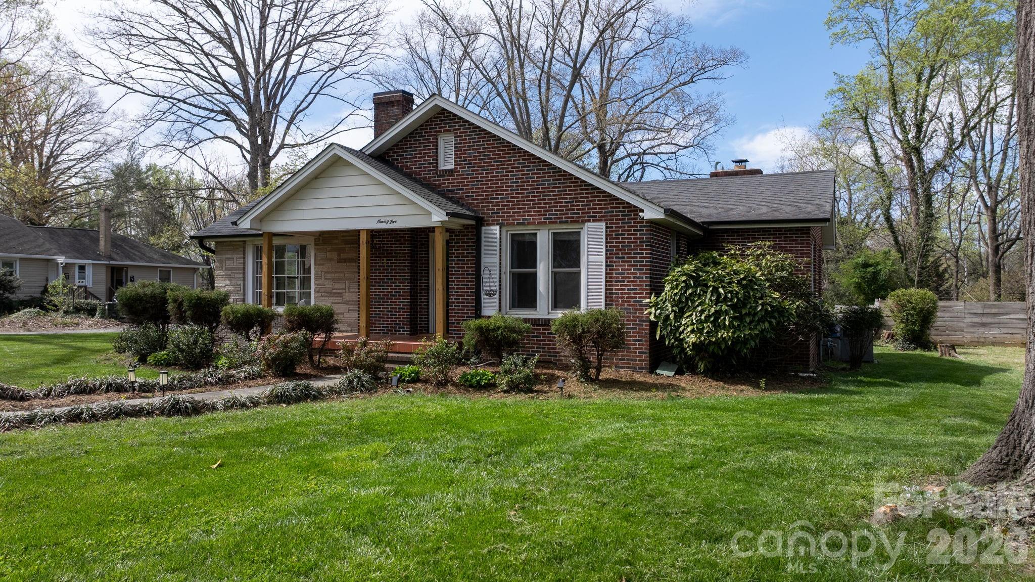 95 18th Avenue NW Hickory NC 28601