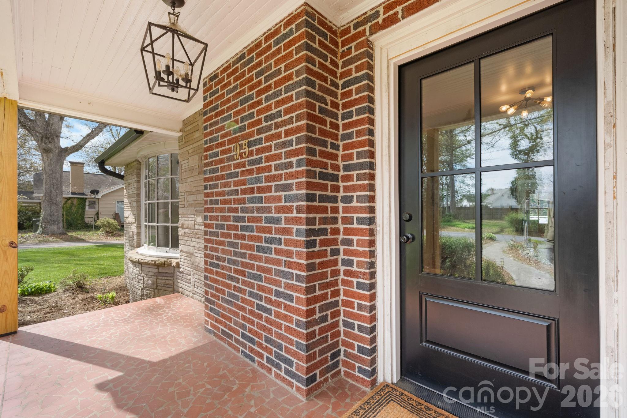 95 18th Avenue NW Hickory NC 28601