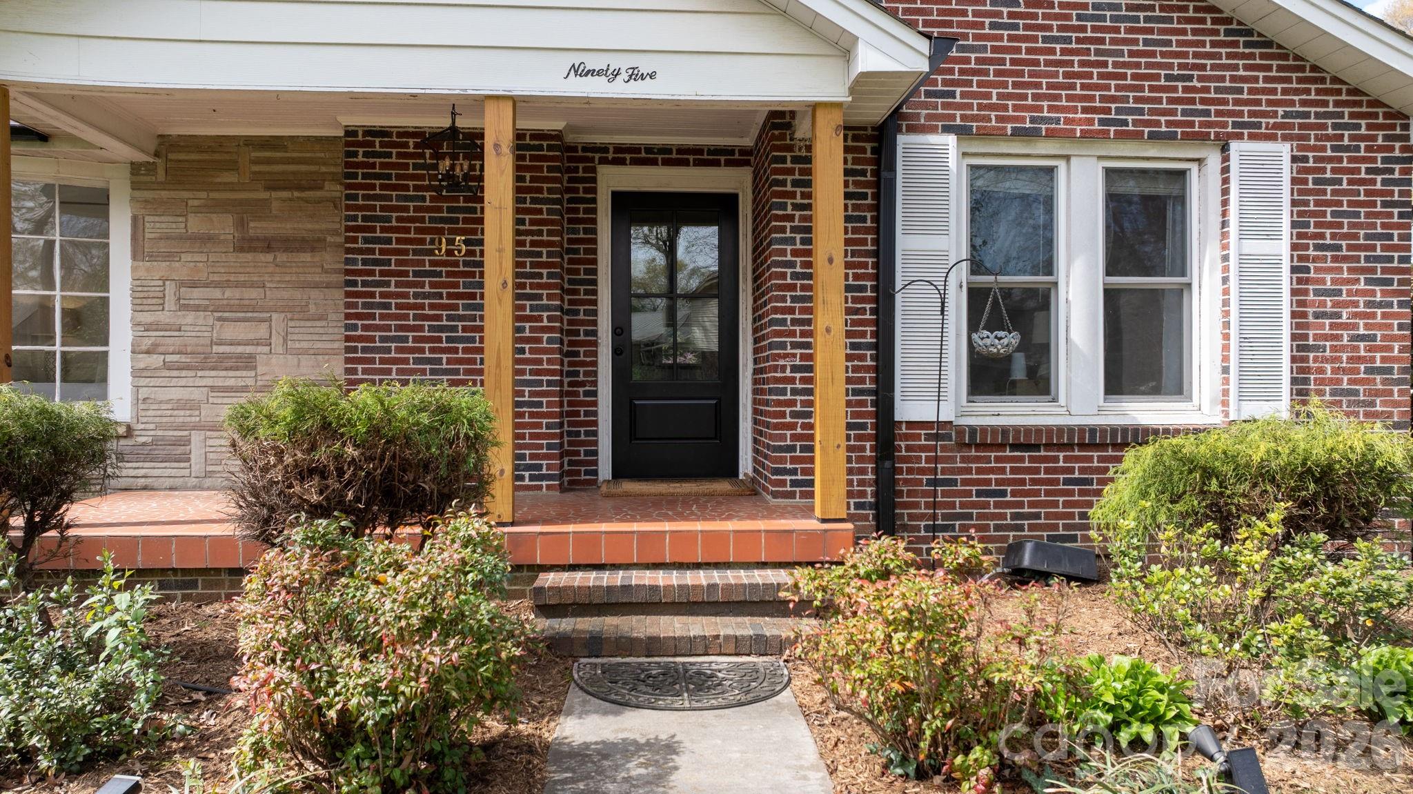 95 18th Avenue NW Hickory NC 28601