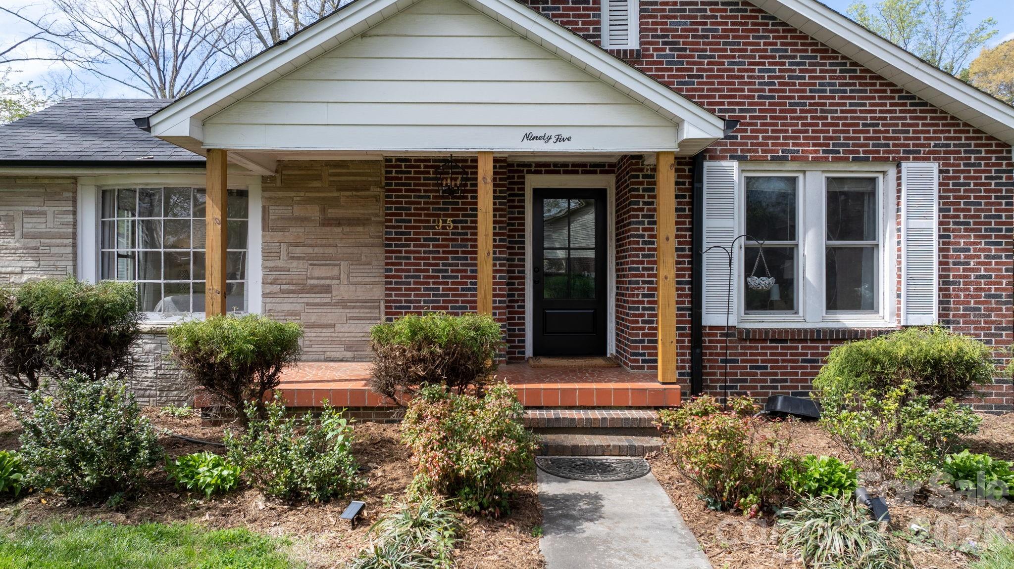95 18th Avenue NW Hickory NC 28601