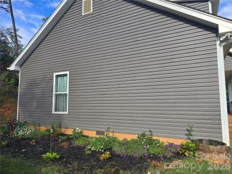 19 Higgins Road Weaverville NC 28787