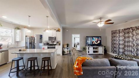 19 Higgins Road Weaverville NC 28787