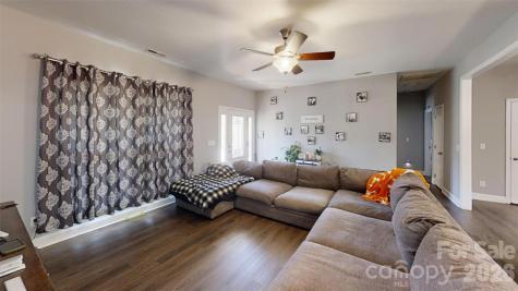 19 Higgins Road Weaverville NC 28787