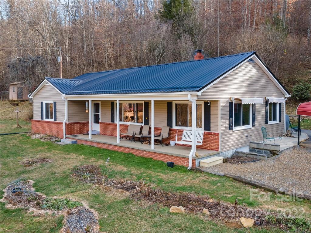 528 Langford Branch Road Burnsville NC 28714
