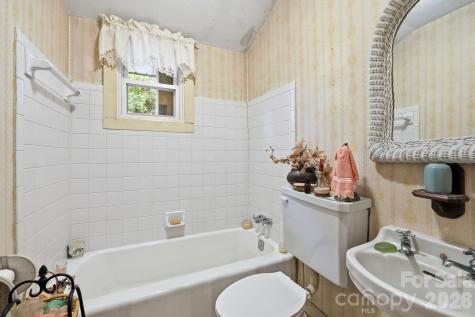 215 Old Us 70 Highway E Black Mountain NC 28711