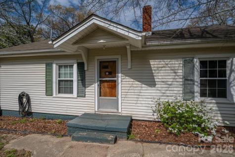111 E Carlton Street Dallas NC 28034