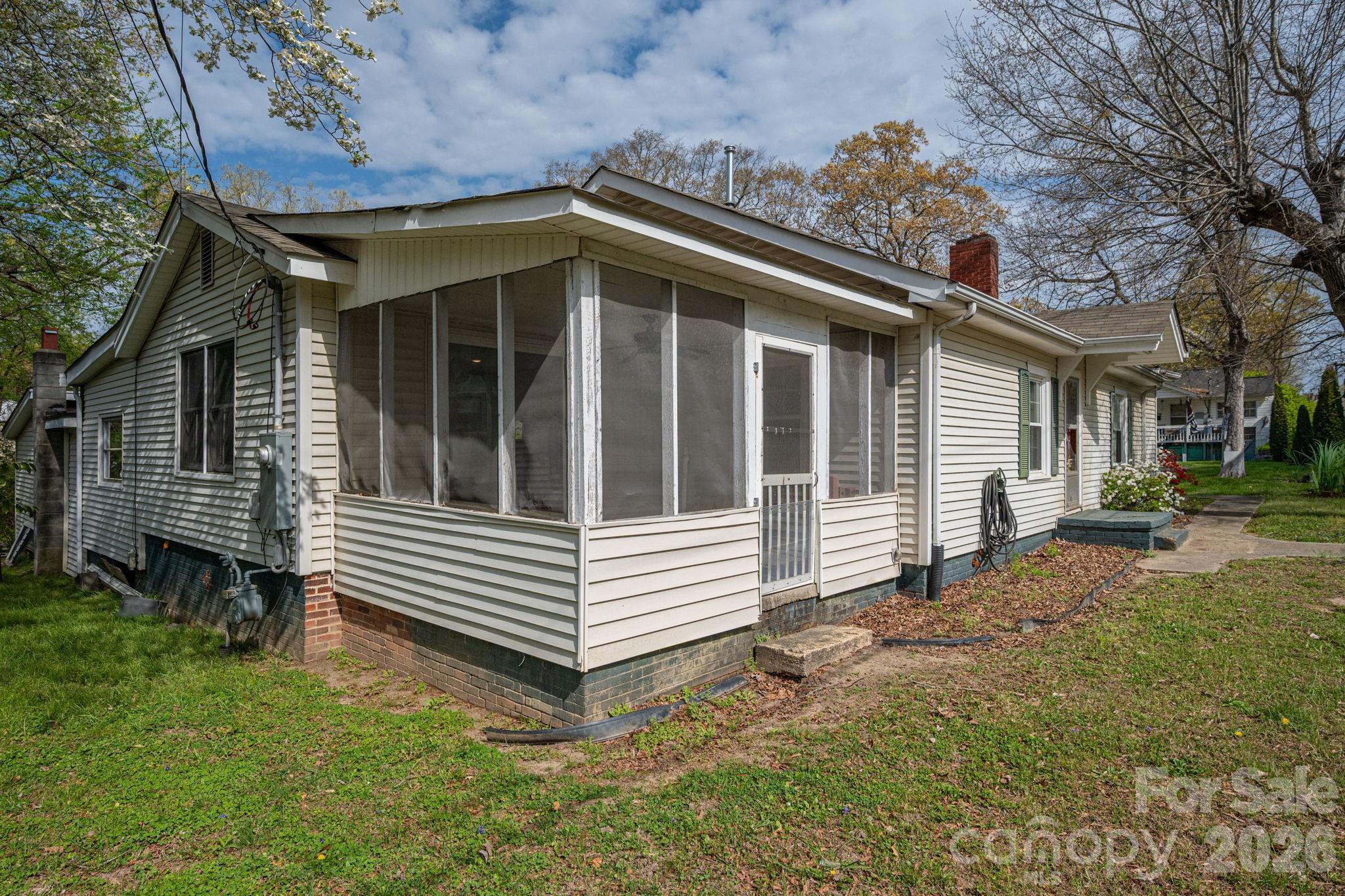 111 E Carlton Street Dallas NC 28034
