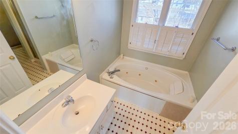 28 Sweetbriar Court Asheville NC 28803