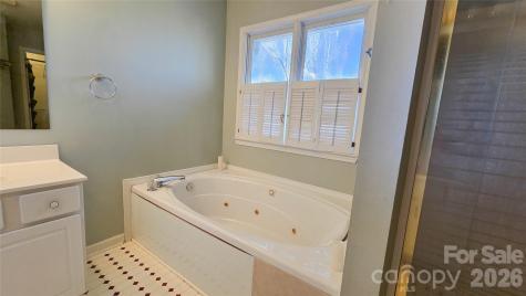 28 Sweetbriar Court Asheville NC 28803