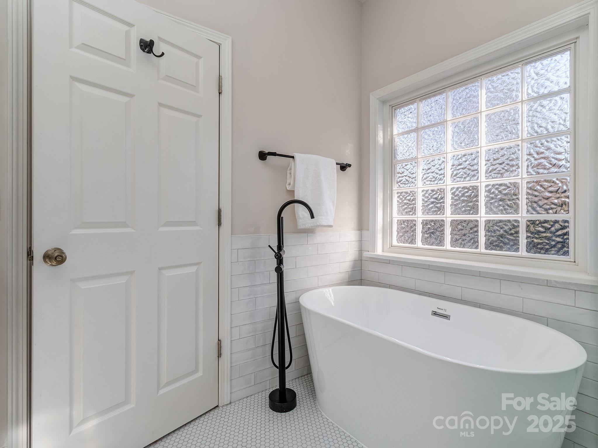 7852 Grimsby Circle Harrisburg NC 28075